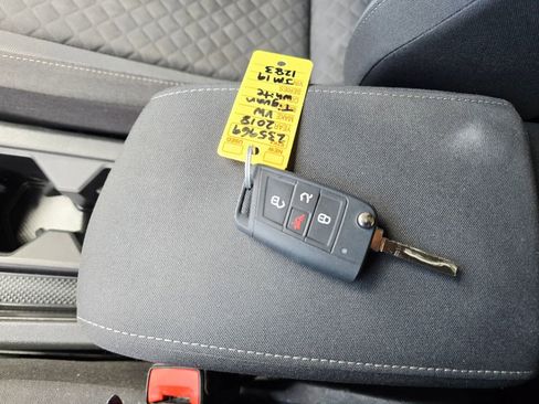 Used 2018 Volkswagen Tiguan S FWD image 26