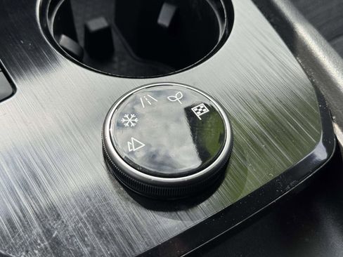 Used 2023 Nissan Rogue SV image 12