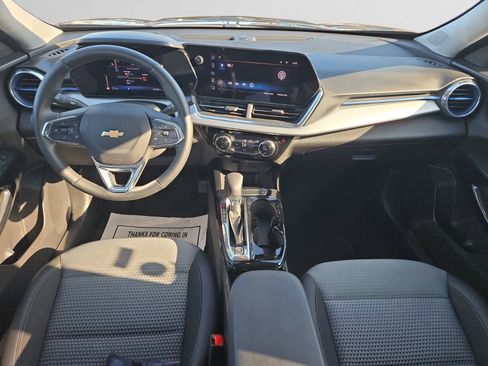 Used 2025 Chevrolet Trax LT w/ LT Convenience Package image 10