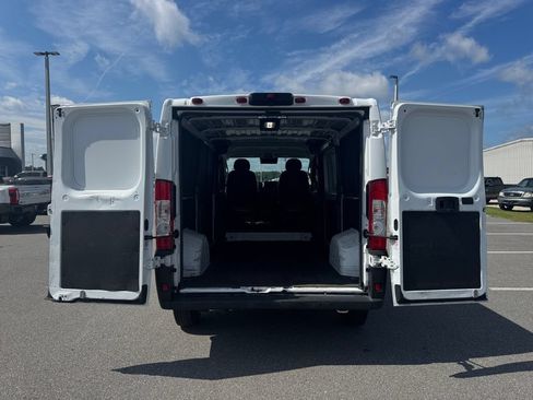 Used 2025 RAM ProMaster 2500 w/ Convenience Group FWD image 18