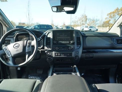 Used 2024 Nissan Titan SV w/ SV Convenience Package image 24