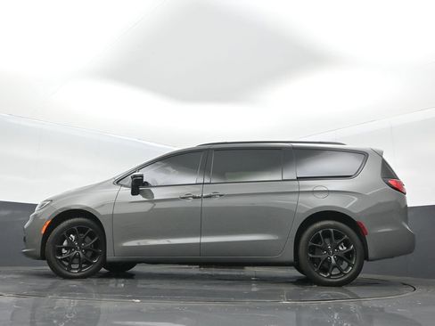 Used 2023 Chrysler Pacifica Limited w/ S Appearance Package AWD/4WD image 37