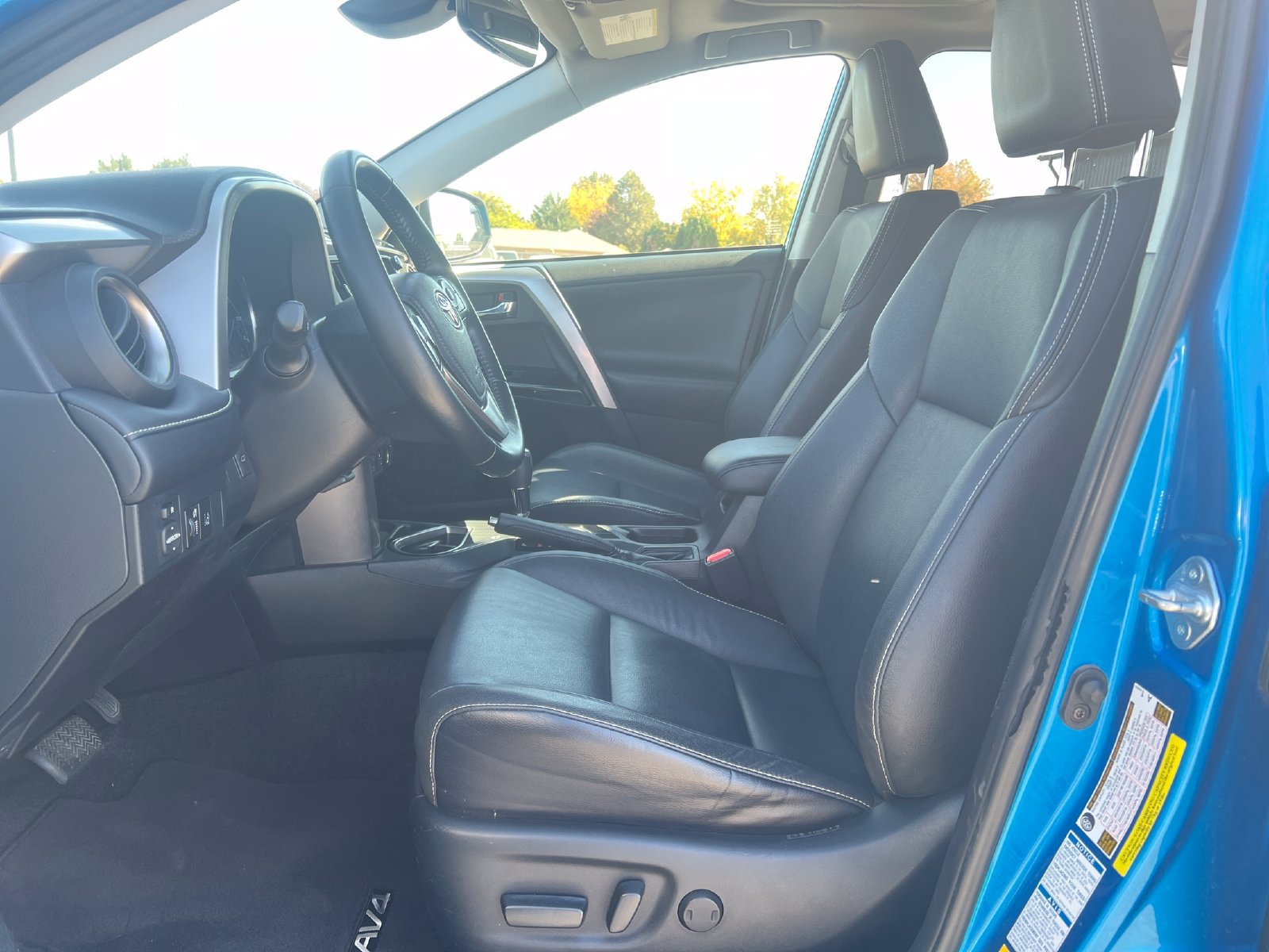 Used 2017 Toyota RAV4 Limited w/ Advanced Technology Package AWD/4WD image 9