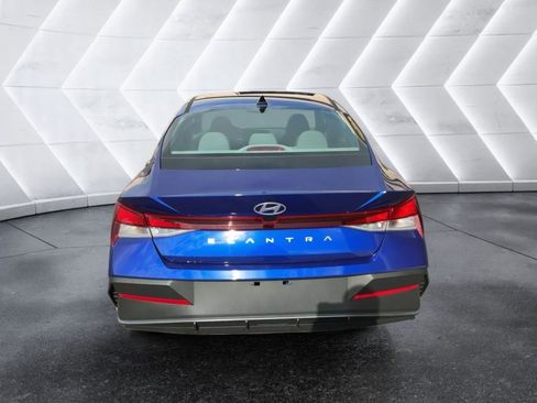 Used 2026 Hyundai Elantra SE FWD image 6