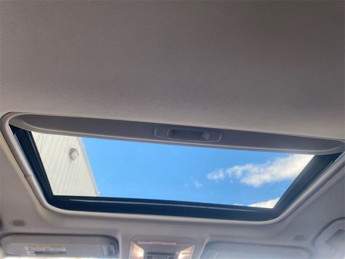 Used 2024 Toyota RAV4 Limited image 29