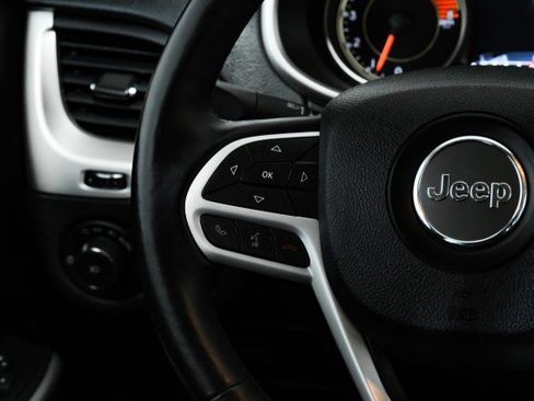 Used 2017 Jeep Cherokee Trailhawk w/ Cold Weather Group image 14