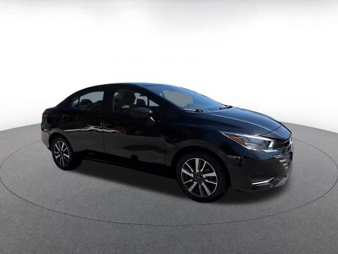 Used 2025 Nissan Versa SV image 2