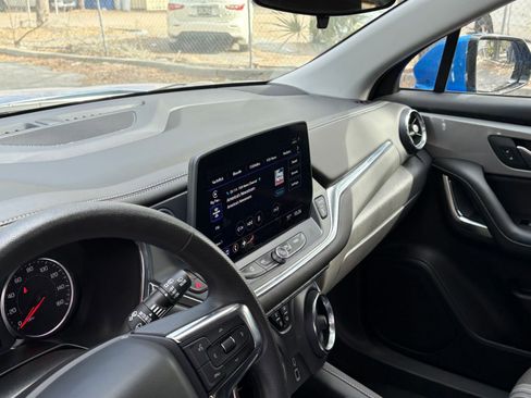 Used 2025 Chevrolet Blazer LT image 32