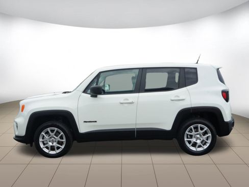 Used 2023 Jeep Renegade Latitude image 4