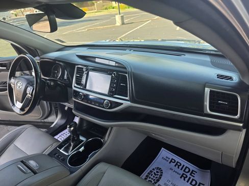 Used 2018 Toyota Highlander Limited w/ Carpet Mat Package (TMS) FWD image 38