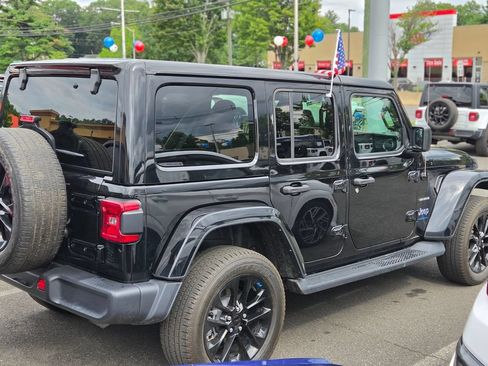Used 2023 Jeep Wrangler Unlimited Sahara w/ Cold Weather Group AWD/4WD image 5
