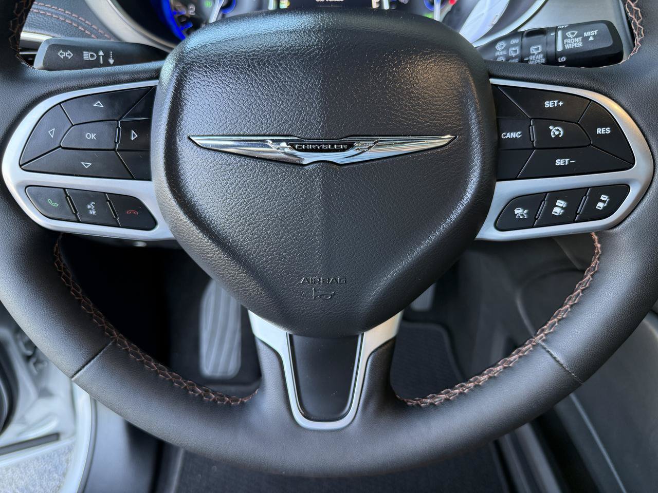 Used 2024 Chrysler Pacifica Pinnacle FWD image 18