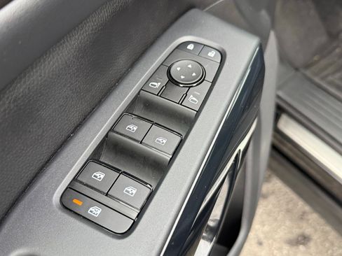 Used 2024 Nissan Pathfinder SV w/ SV Premium Package image 13