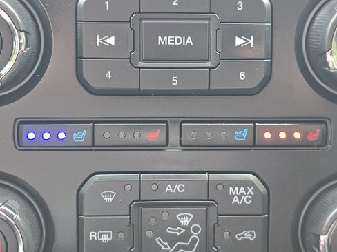 Used 2016 Ford Expedition EL Limited w/ Equipment Group 301A AWD/4WD image 11