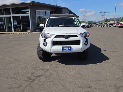 Used 2022 Toyota 4Runner SR5 Premium w/ Moonroof Package AWD/4WD image 2