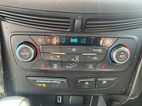 Used 2017 Ford Escape Titanium image 4