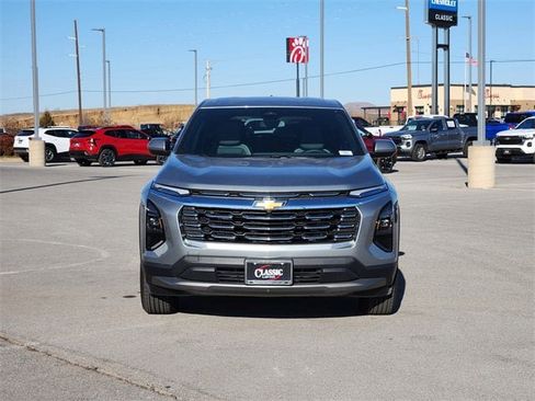 New 2026 Chevrolet Equinox LT w/ Convenience Package II image 2