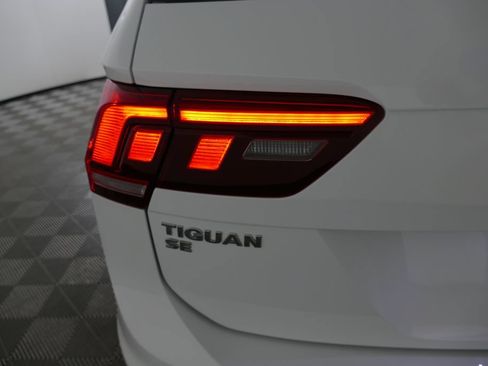 Used 2018 Volkswagen Tiguan SE AWD/4WD image 31