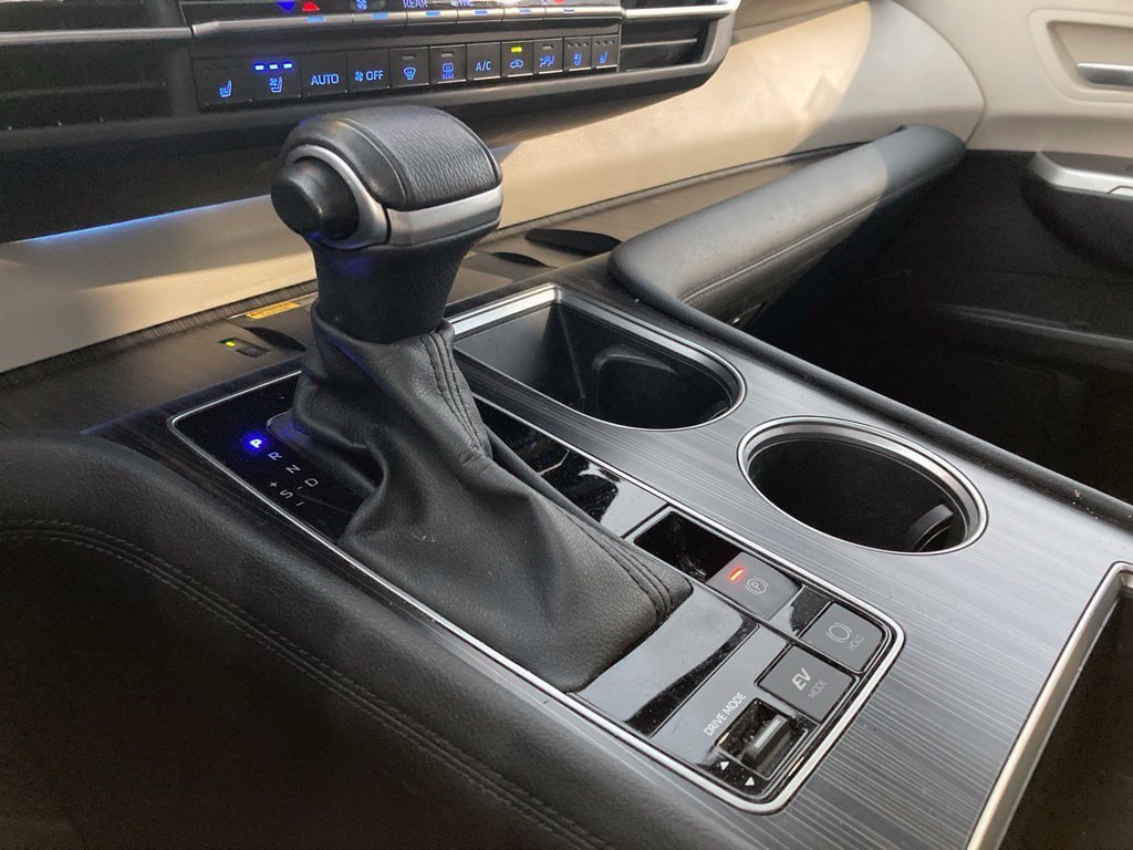 Certified 2024 Toyota Sienna Platinum FWD image 27