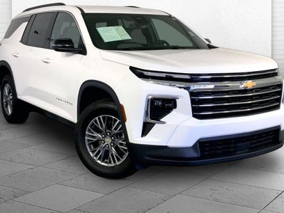 Used 2025 Chevrolet Traverse LT