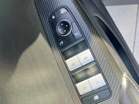 Used 2022 Mitsubishi Outlander SE image 23