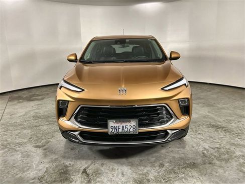 Certified 2024 Buick Encore GX Preferred w/ Comfort Package image 3