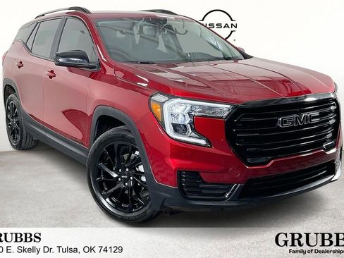 Used 2024 GMC Terrain SLE w/ Driver Convenience Package image 1
