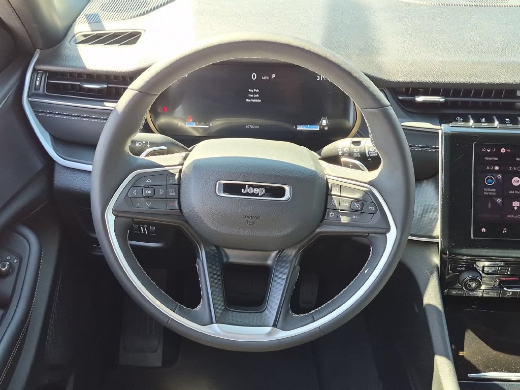 Used 2025 Jeep Grand Cherokee Altitude AWD/4WD image 23