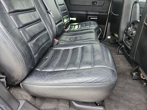 Used 2005 HUMMER H2 Base w/ Preferred Equipment Group image 16