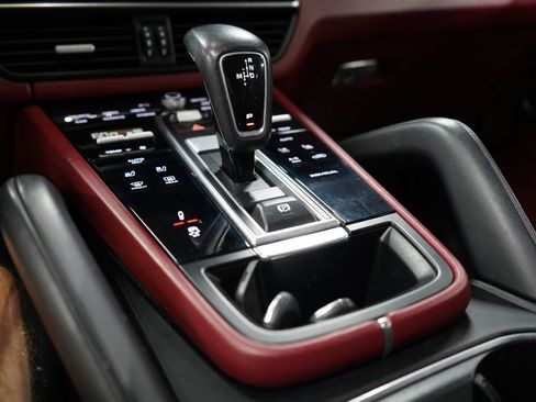 Used 2019 Porsche Cayenne E-Hybrid AWD/4WD image 17