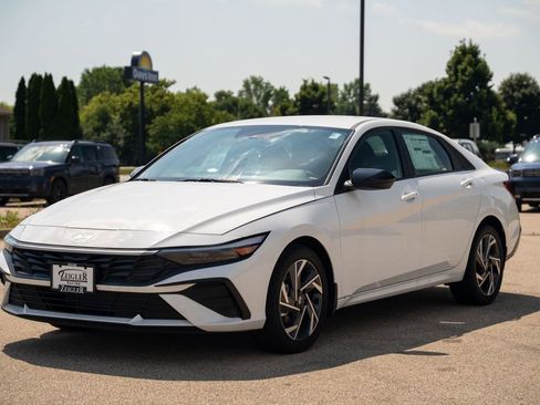 New 2025 Hyundai Elantra Sport image 3