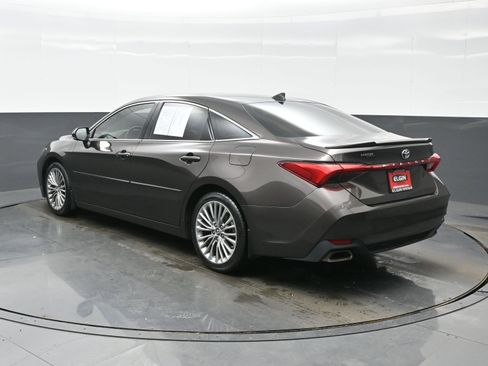 Used 2019 Toyota Avalon Limited image 4