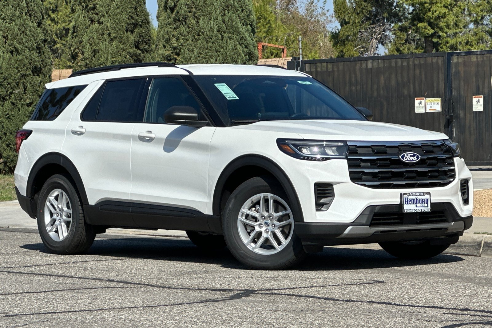 New 2027 Ford Explorer Active RWD image 2