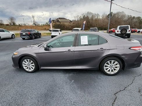 Used 2019 Toyota Camry LE image 5