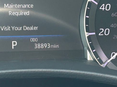 Used 2024 Toyota Highlander LE FWD image 26