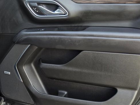 Used 2021 Chevrolet Suburban LT w/ LT Signature Package image 8