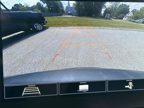 Used 2020 Chevrolet Traverse LT image 17