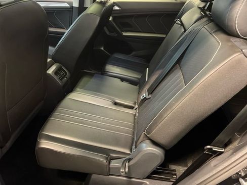 Certified 2024 Volkswagen Tiguan SE FWD image 17