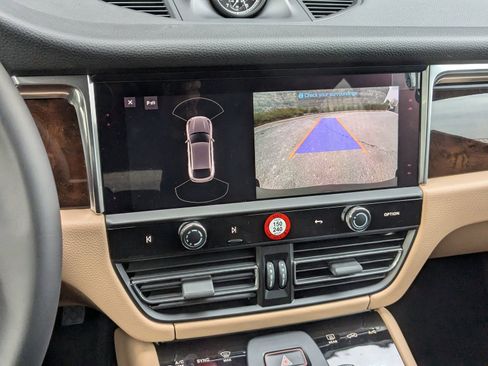 Certified 2026 Porsche Macan AWD/4WD image 19