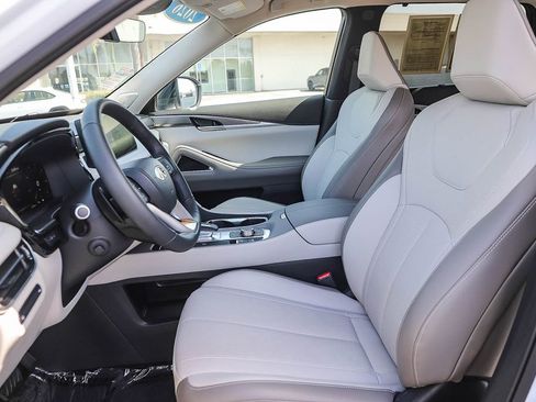 Certified 2026 INFINITI QX60 Luxe w/ Cargo Package FWD image 18
