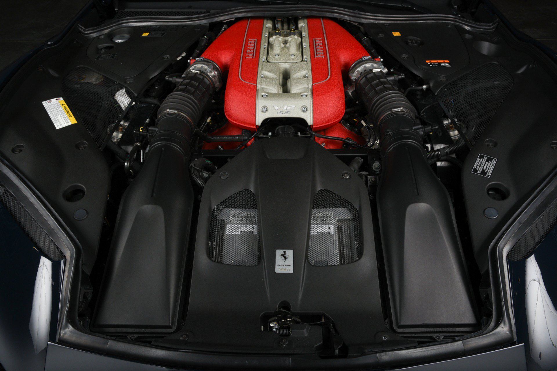 Used 2020 Ferrari 812 Superfast RWD image 40