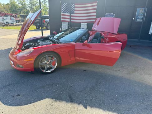 Used 2006 Chevrolet Corvette Coupe w/ Preferred Equipment Group RWD image 29