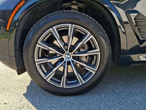 Used 2024 BMW X5 xDrive40i w/ M Sport Package AWD/4WD image 8