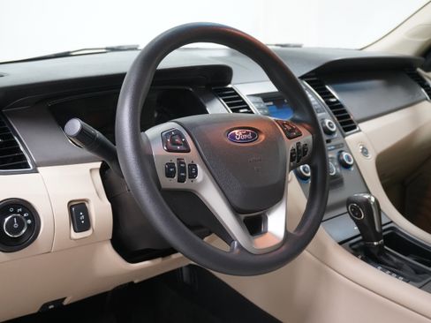 Used 2018 Ford Taurus SE image 9