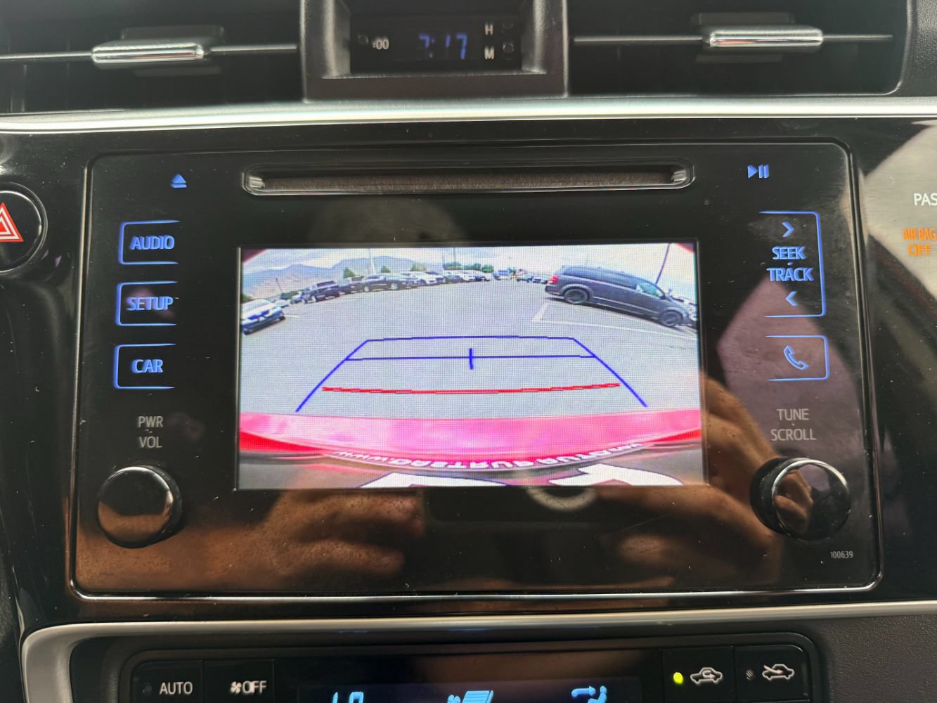 Used 2017 Toyota Corolla SE w/ Carpet Mat Package (TMS) FWD image 15