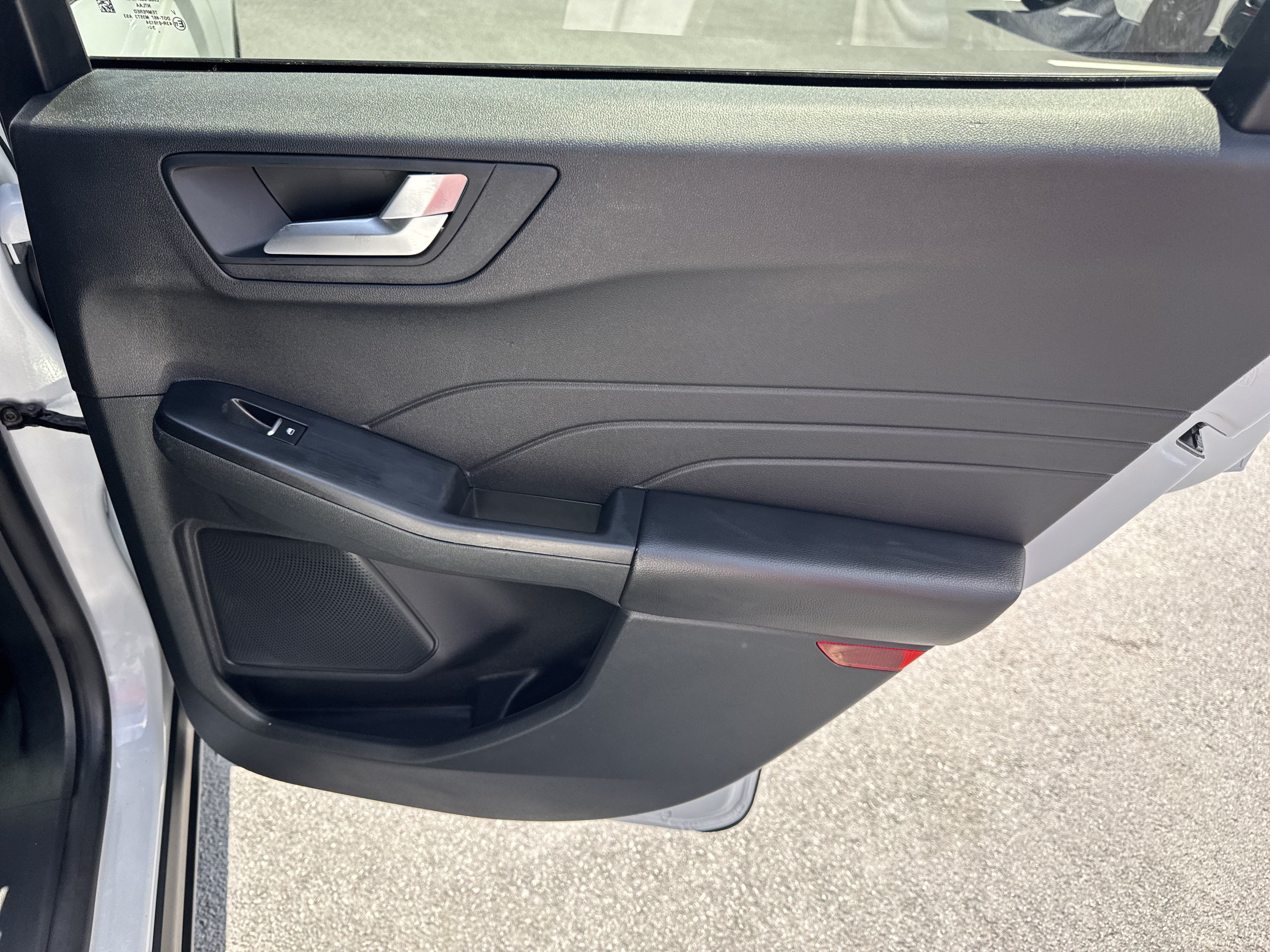 Used 2025 Ford Escape ST-Line Select AWD/4WD image 32