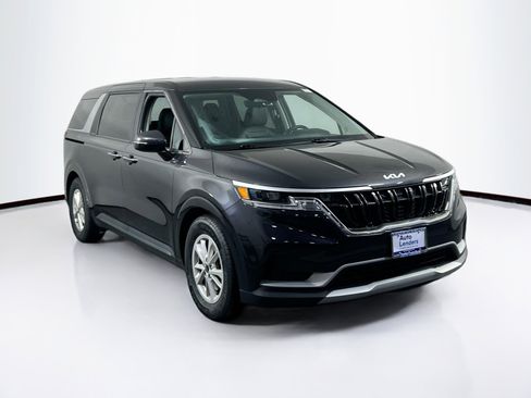 Used 2024 Kia Carnival LX image 3