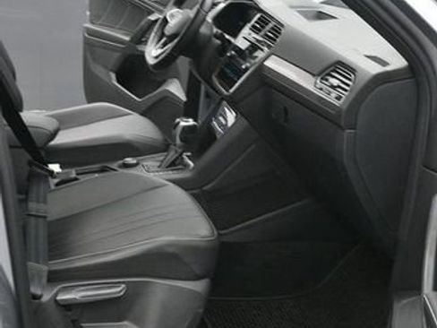 Used 2023 Volkswagen Tiguan SE R-Line image 10