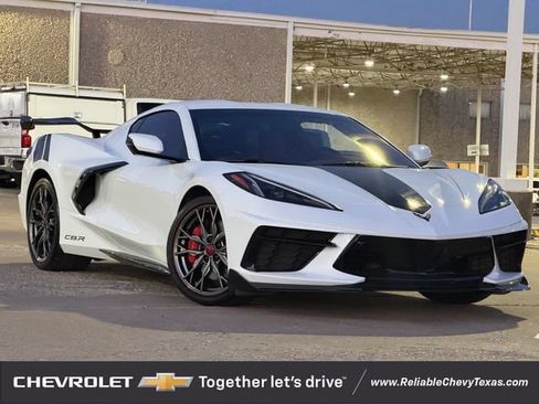 Used 2023 Chevrolet Corvette Stingray Premium Cpe w/ Z51 Performance Package RWD image 2