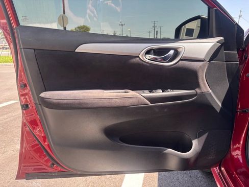 Used 2014 Nissan Sentra SR w/ SR Driver Package FWD image 9